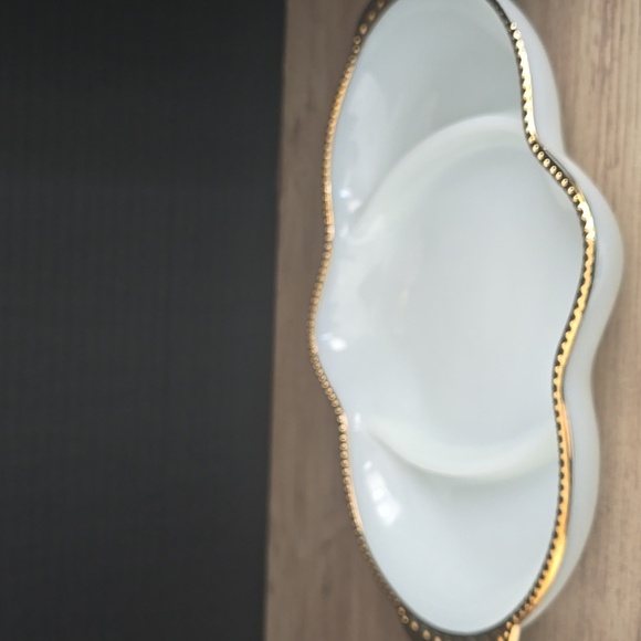 Vintage Fire King 3-Part White Milk Glass Dish with Gold Trim - Picture 4 of 4
